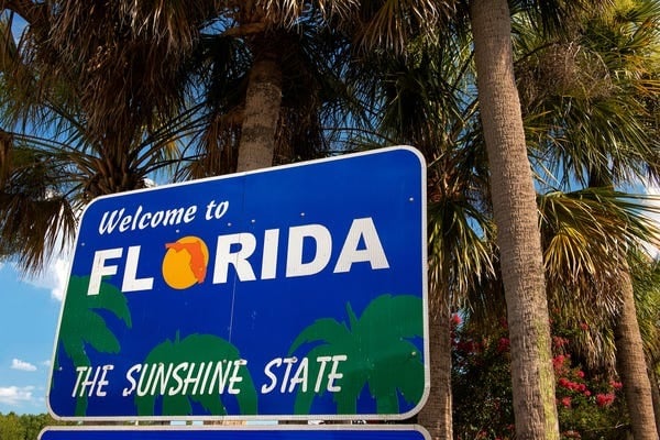 Sign that says “Welcome to Florida, the Sunshine State.”