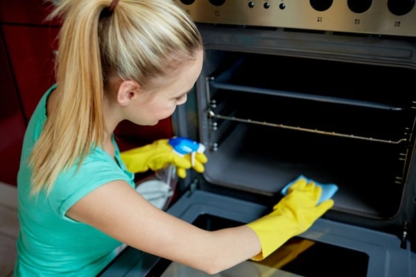 How to Clean the Oven